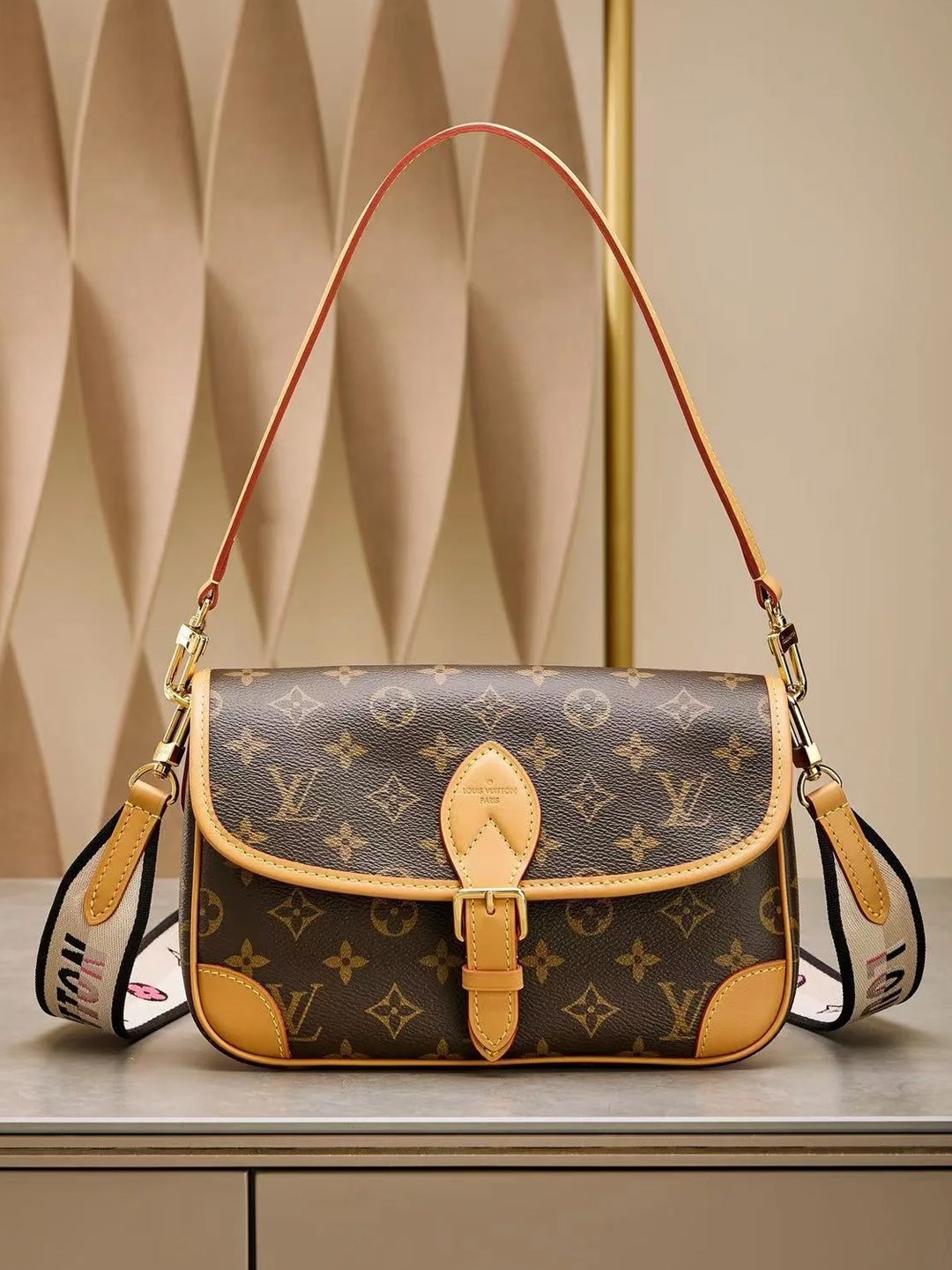 LV Diane baguette bag M45985