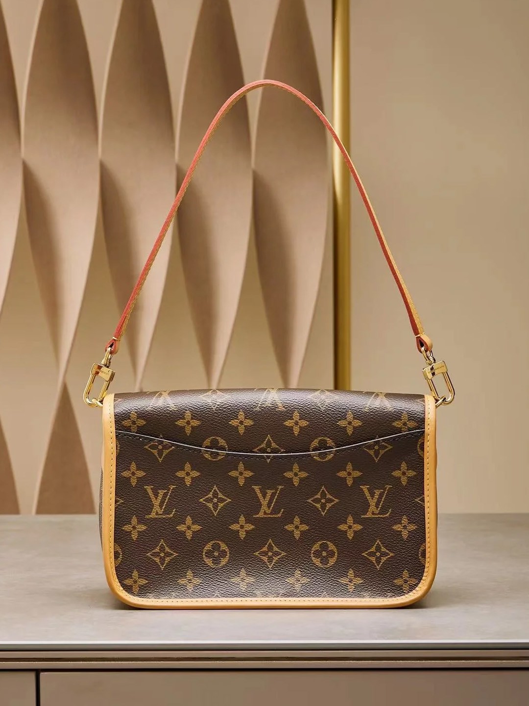 LV Diane baguette bag M45985