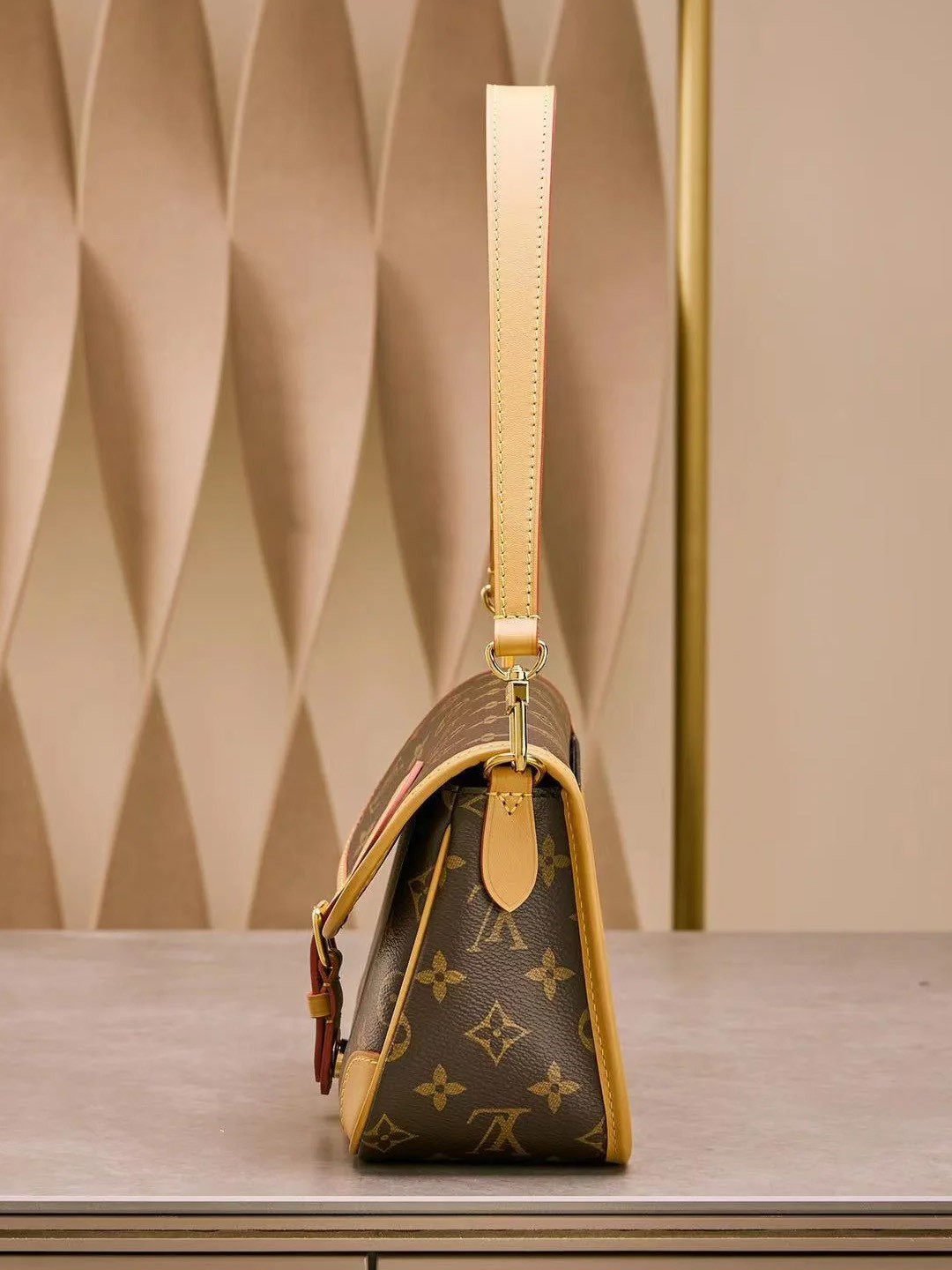 LV Diane baguette bag M45985