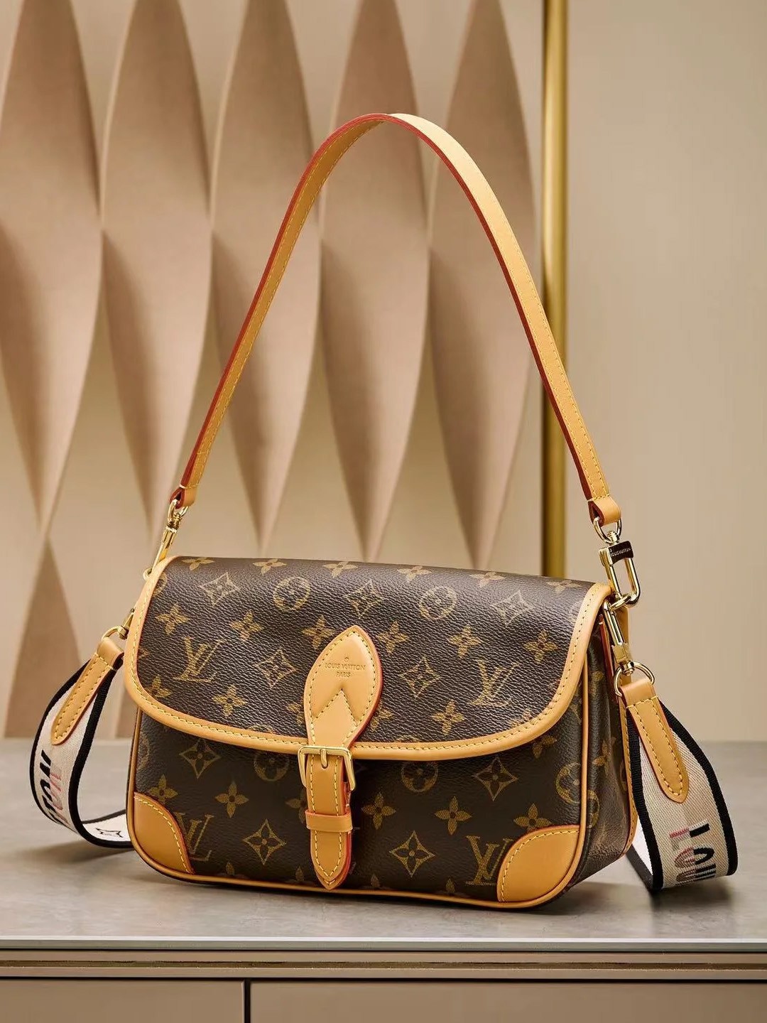 LV Diane baguette bag M45985