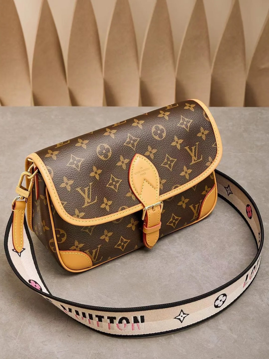 LV Diane baguette bag M45985