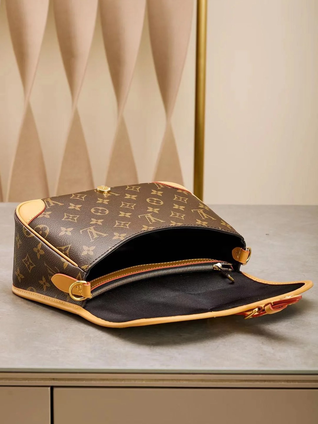 LV Diane baguette bag M45985