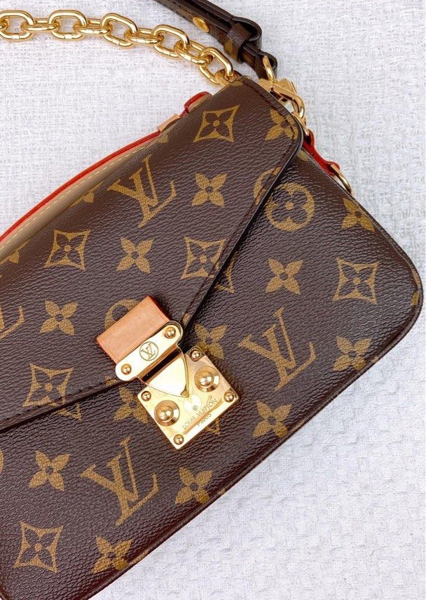 JZC8897 Monogram Metis East West
