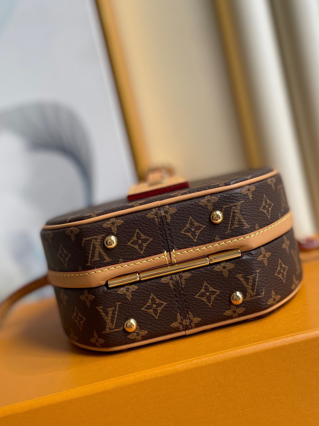LVPetite Boite Chapeau In Monogram Canvas M43514