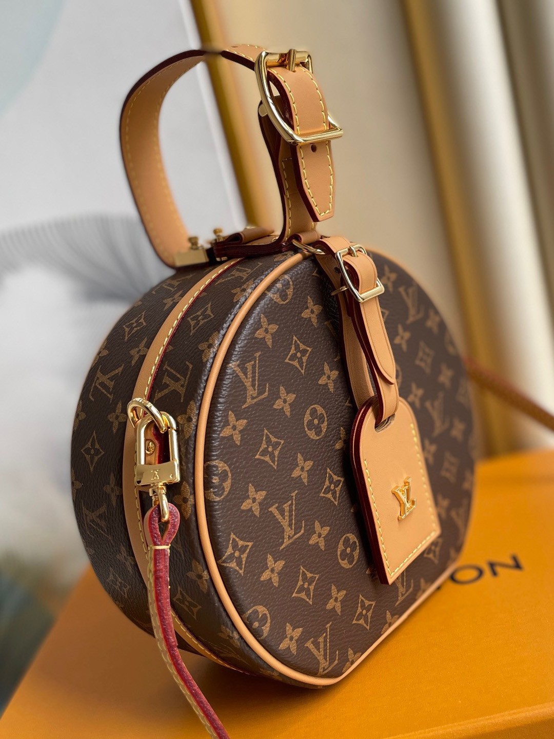 LVPetite Boite Chapeau In Monogram Canvas M43514