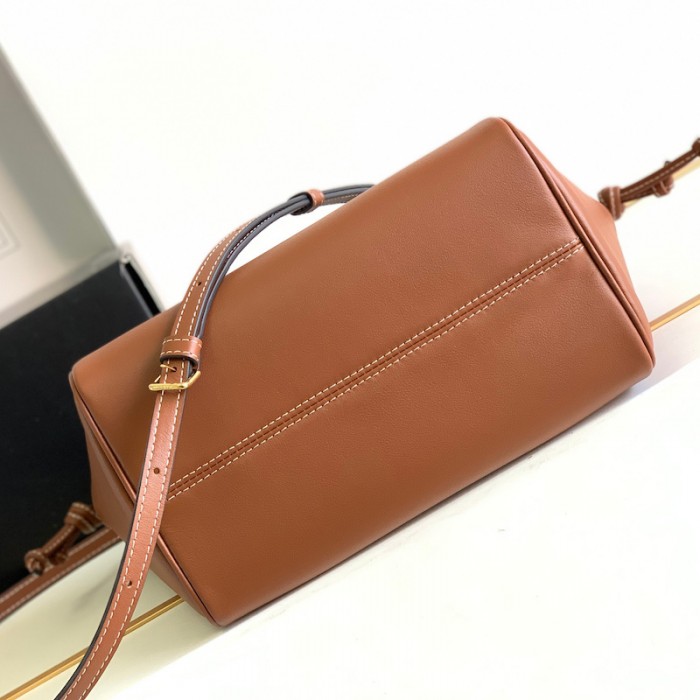 Ce**e small cabas drawstring cuir triomphe in smooth calfskin tan