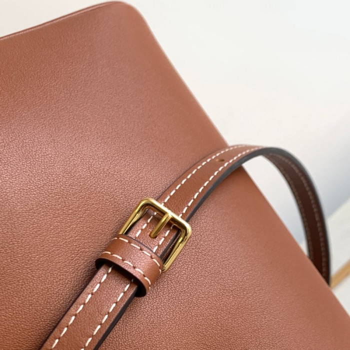 Ce**e small cabas drawstring cuir triomphe in smooth calfskin tan