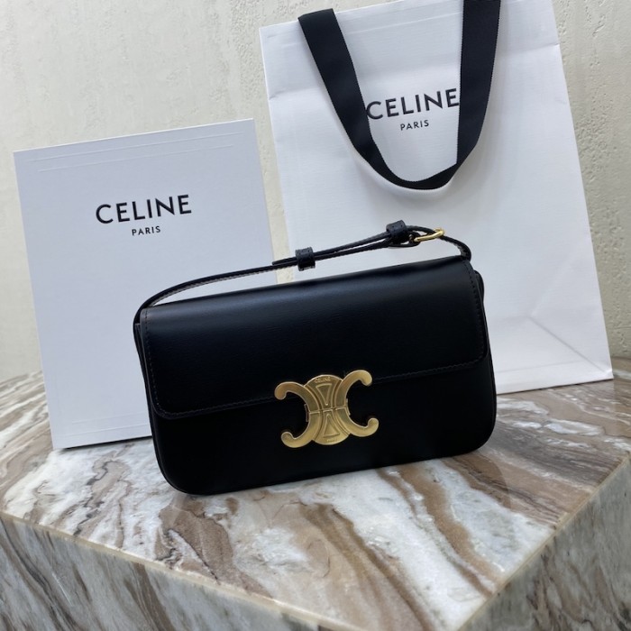 Ce**e shoulder bag triomphe in shiny calfskin black