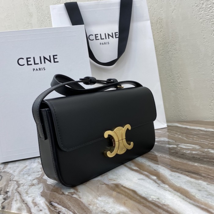 Ce**e shoulder bag triomphe in shiny calfskin black