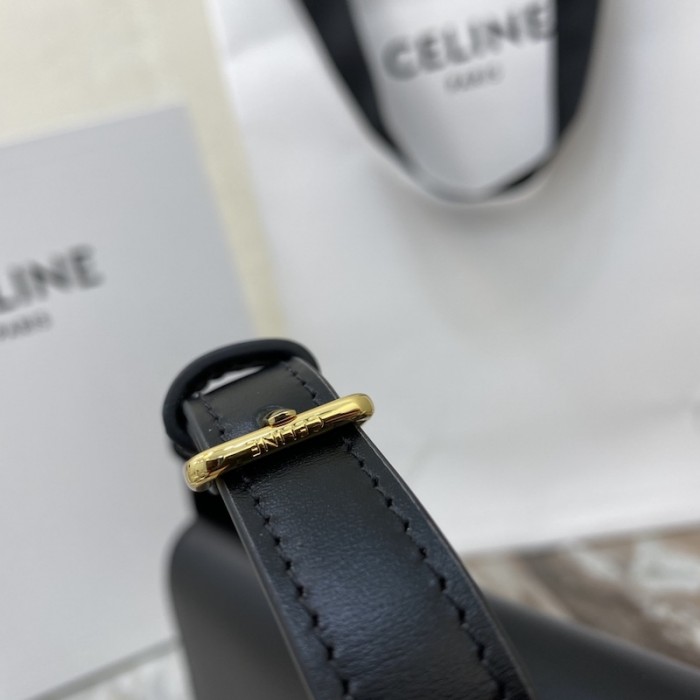 Ce**e shoulder bag triomphe in shiny calfskin black