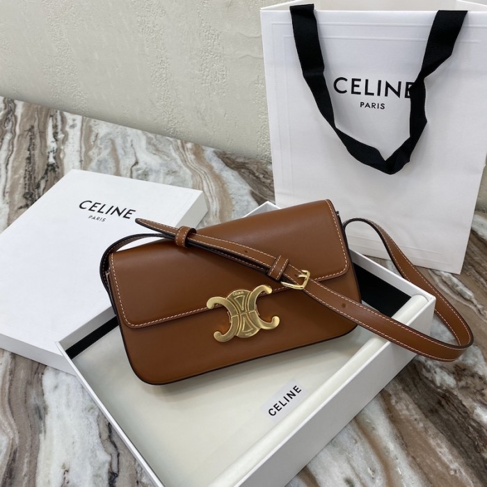 Ce**e shoulder bag triomphe in shiny calfskin tan