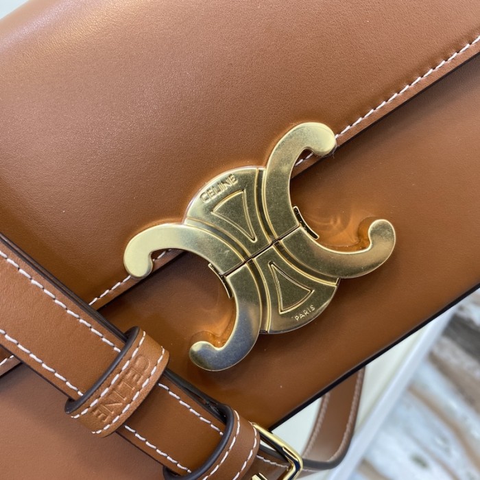 Ce**e shoulder bag triomphe in shiny calfskin tan