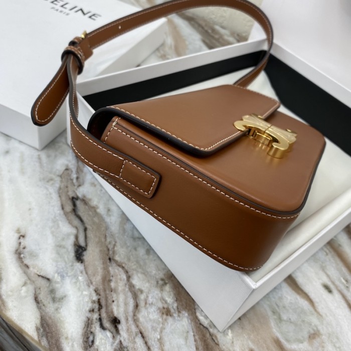 Ce**e shoulder bag triomphe in shiny calfskin tan