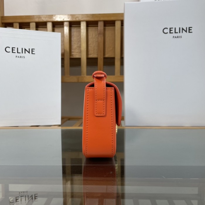 Ce**e shoulder bag triomphe in shiny calfskin orange