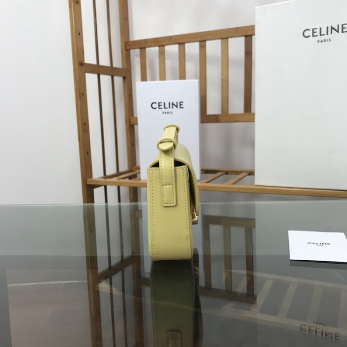 Ce**e shoulder bag triomphe in shiny calfskin yellow