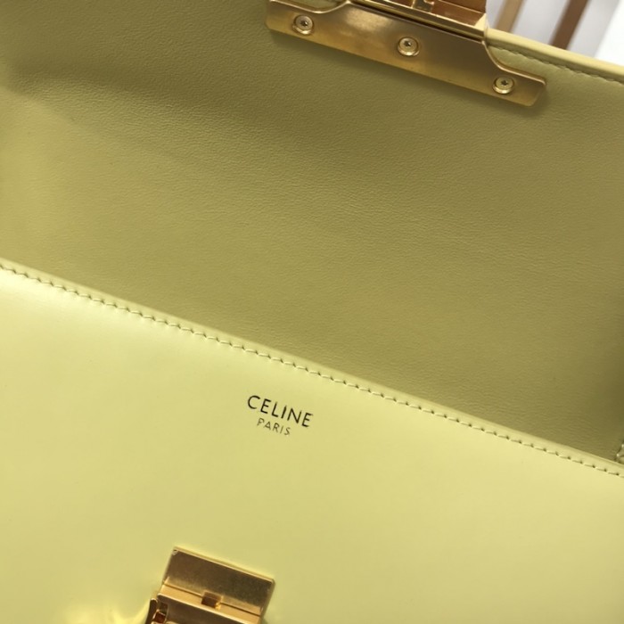 Ce**e shoulder bag triomphe in shiny calfskin yellow