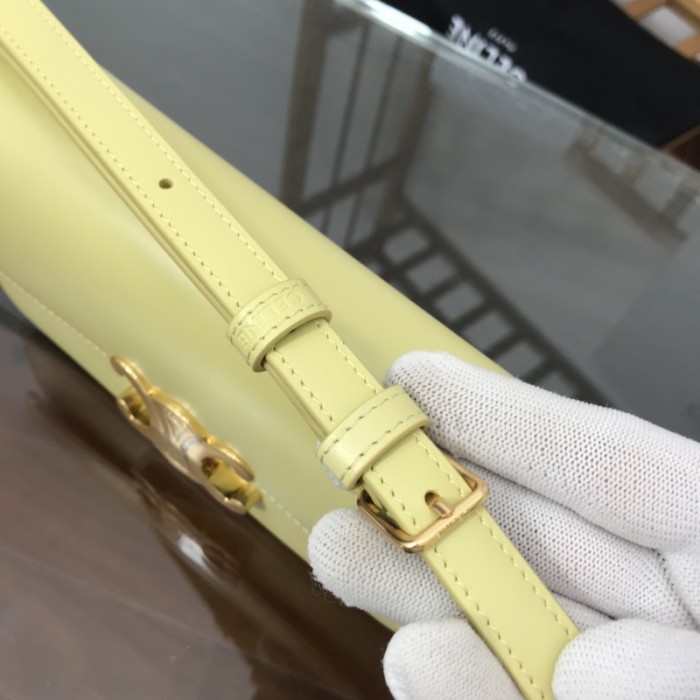 Ce**e shoulder bag triomphe in shiny calfskin yellow