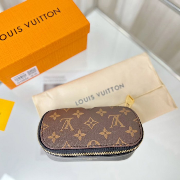 l**is V*t*n sunglasses pouch gm gi0633
