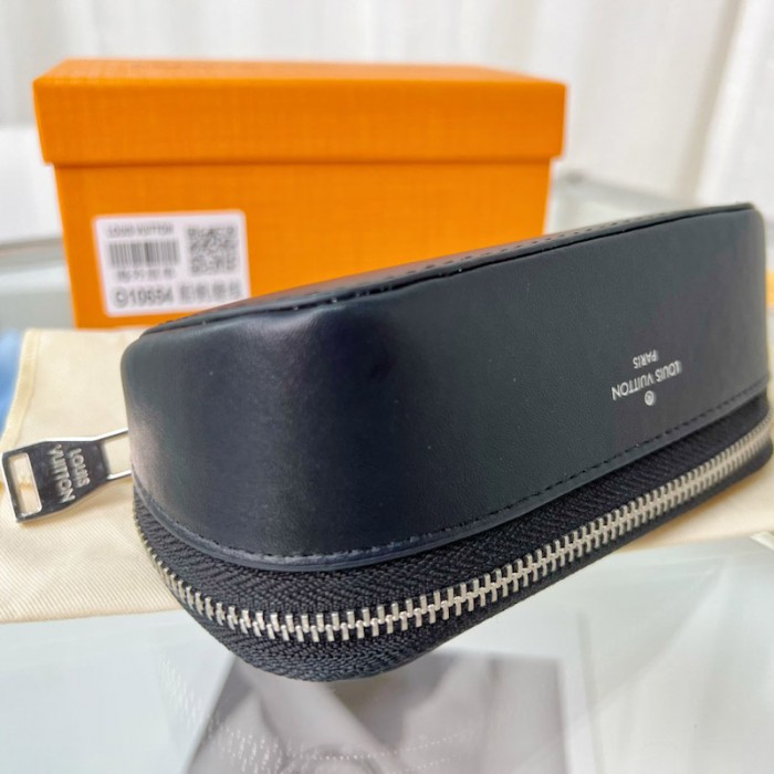 l**is V*t*n sunglasses pouch gm gi0654