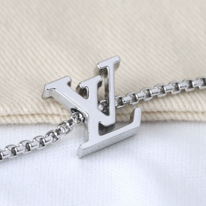 l**is V*t*n lv sunrise necklace m00651
