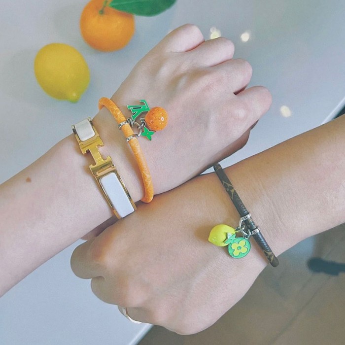 l**is V*t*n hang it lv fruits leather bracelet m8046e