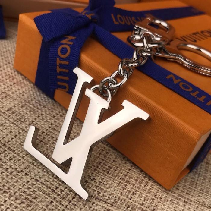 l**is V*t*n lv initiales key holder m65071