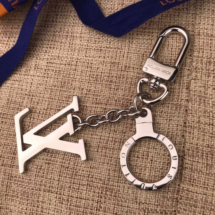 l**is V*t*n lv initiales key holder m65071