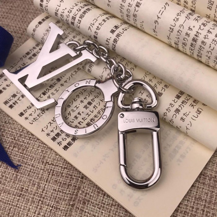 l**is V*t*n lv initiales key holder m65071