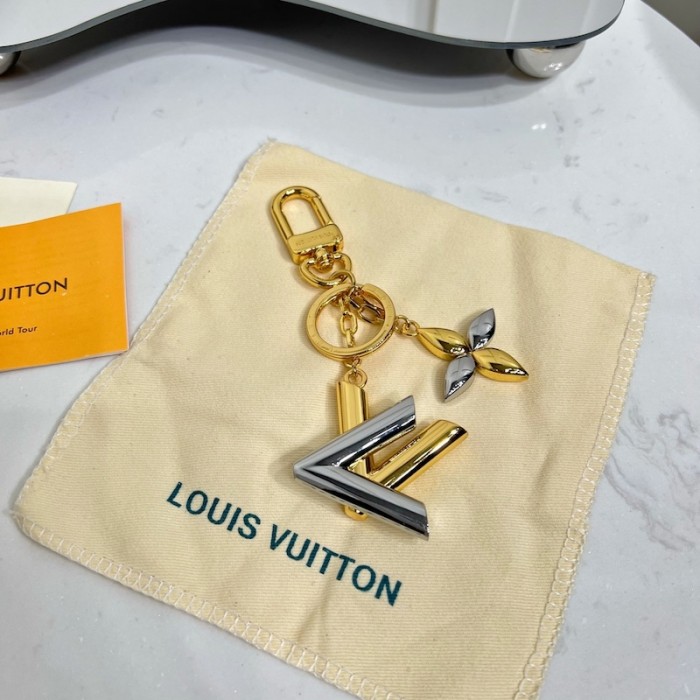 l**is V*t*n twist bag charm m68197
