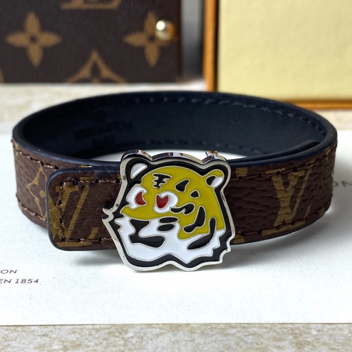 l**is V*t*n lv tiger 14mm reversible bracelet m8042d