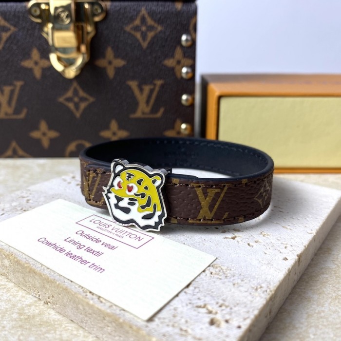 l**is V*t*n lv tiger 14mm reversible bracelet m8042d