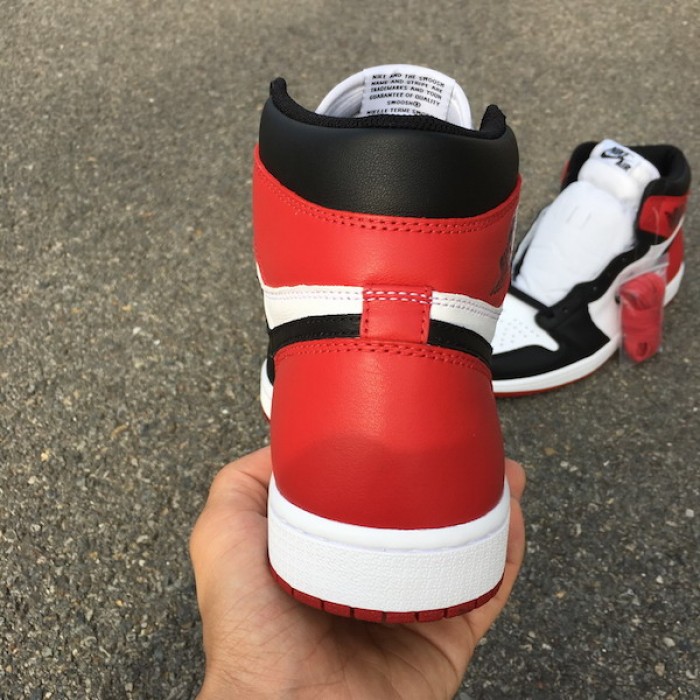 Air Jordan 1 Retro High OG Black Toe