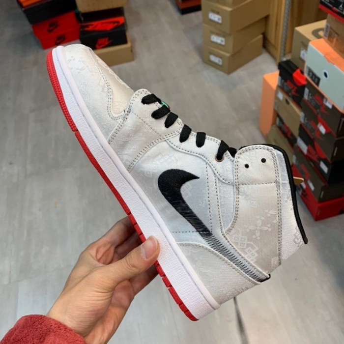 Air Jordan 1 Mid SE Fearless White silk