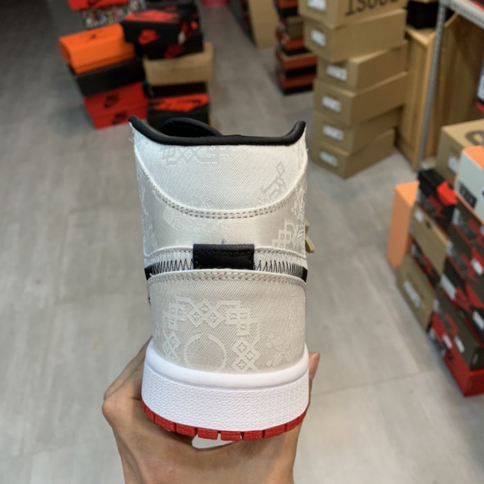 Air Jordan 1 Mid SE Fearless White silk