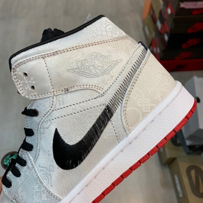 Air Jordan 1 Mid SE Fearless White silk