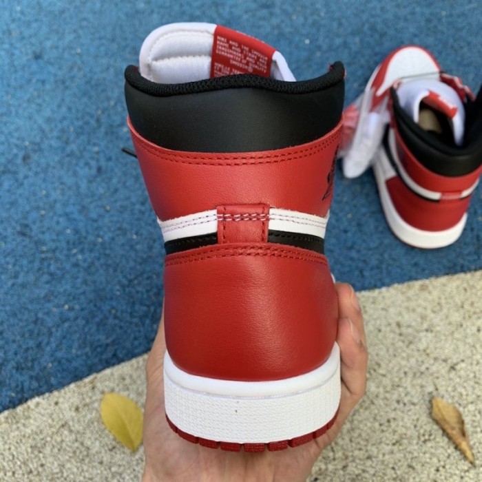 Air Jordan 1 OG Chicago