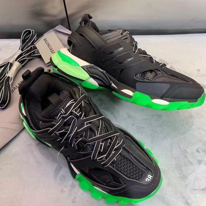 Ba*len*cia*ga track 3.0 sneakers black glow-in-the-dark