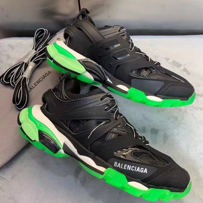 Ba*len*cia*ga track 3.0 sneakers black glow-in-the-dark