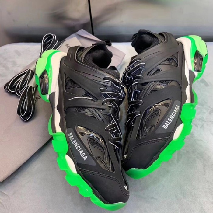 Ba*len*cia*ga track 3.0 sneakers black glow-in-the-dark