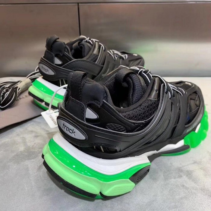 Ba*len*cia*ga track 3.0 sneakers black glow-in-the-dark