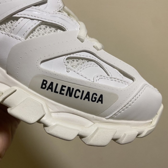Ba*len*cia*ga track mule white