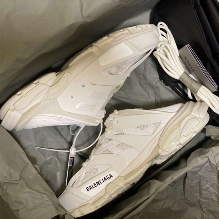 Ba*len*cia*ga track mule white