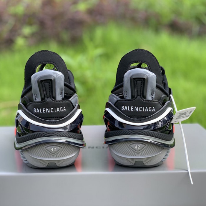 Ba*len*cia*ga tyrex sneakers black / red