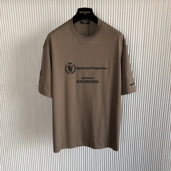 Ba*len*cia*ga wfp t-shirt medium fit in brown