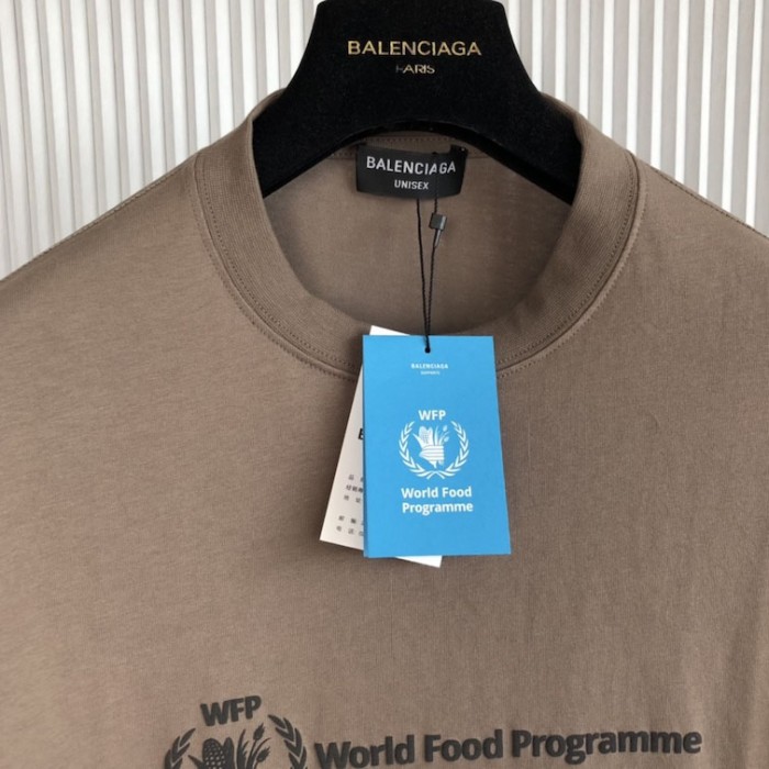 Ba*len*cia*ga wfp t-shirt medium fit in brown
