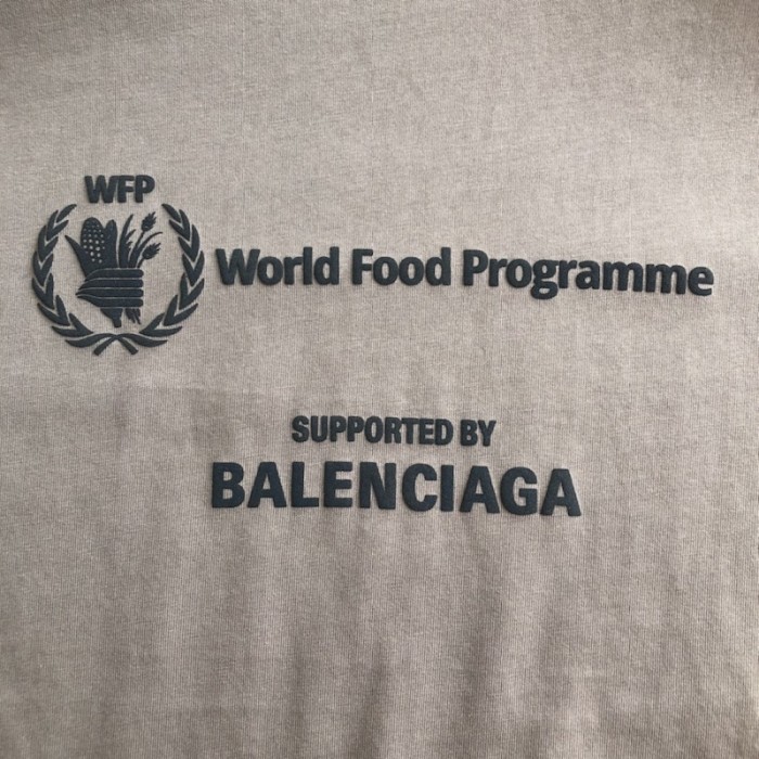 Ba*len*cia*ga wfp t-shirt medium fit in brown