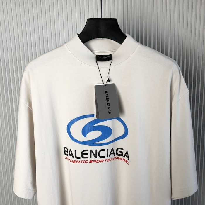 Ba*len*cia*ga surfer t-shirt medium fit in white and blue