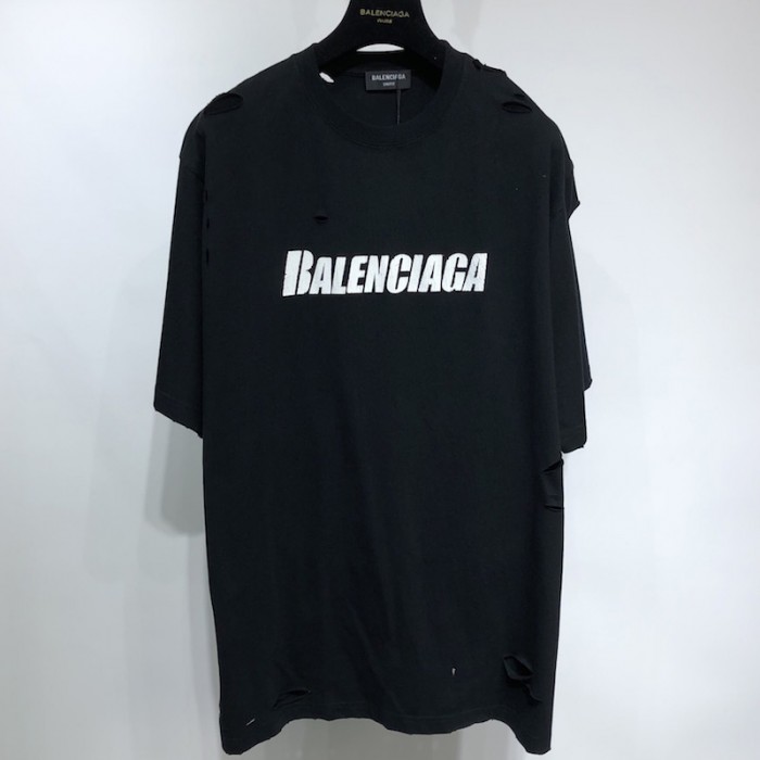 Ba*len*cia*ga caps destroyed flatground t-shirt black