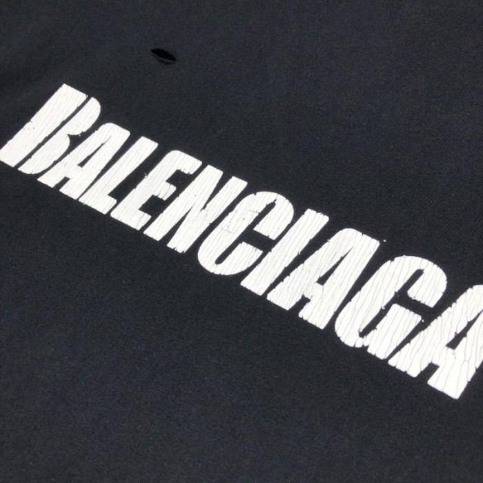 Ba*len*cia*ga caps destroyed flatground t-shirt black