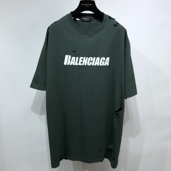 Ba*len*cia*ga caps destroyed flatground t-shirt green